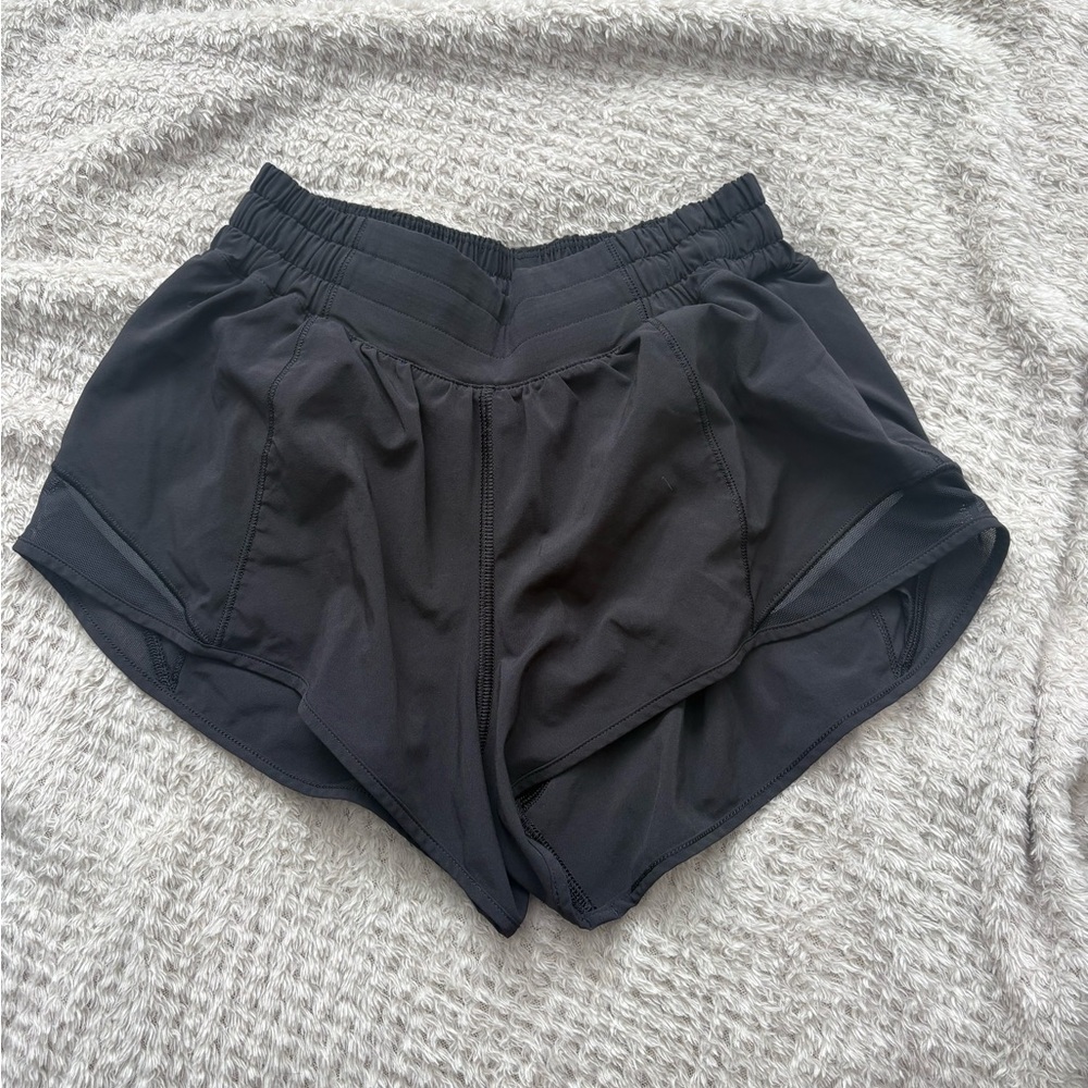 lululemon athletica Hotty Hot 2.5 in shorts
